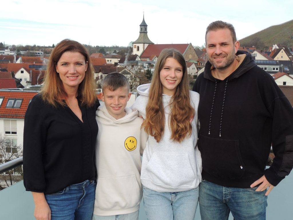 Christian Hartmann mit Familie in Korb